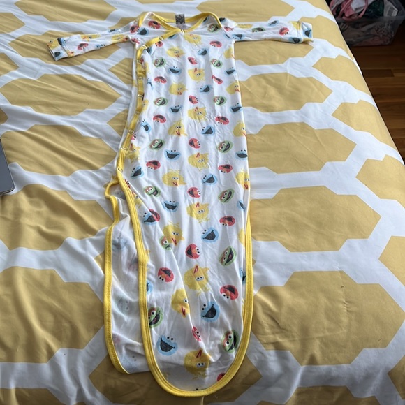 Copper Pearl x Sesame Street Newborn Knot Gown in Sesame Scribbles - Picture 2 of 4